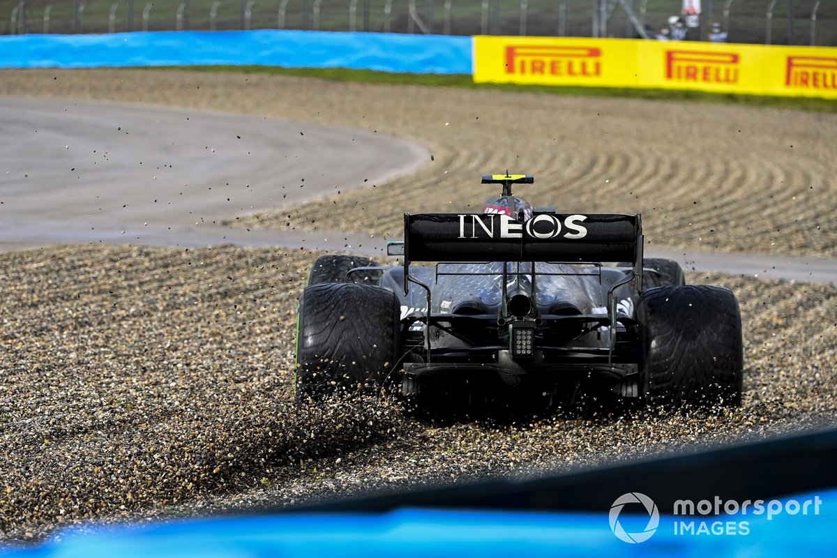 Valtteri Bottas, Mercedes F1 W11 se va a la grava