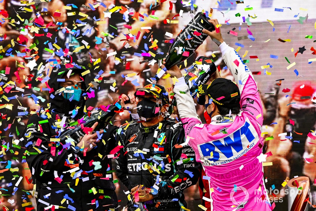 Podio: ganador y campeón del mundo Lewis Hamilton, Mercedes-AMG F1, segundo lugar Sergio Pérez, Racing Point
