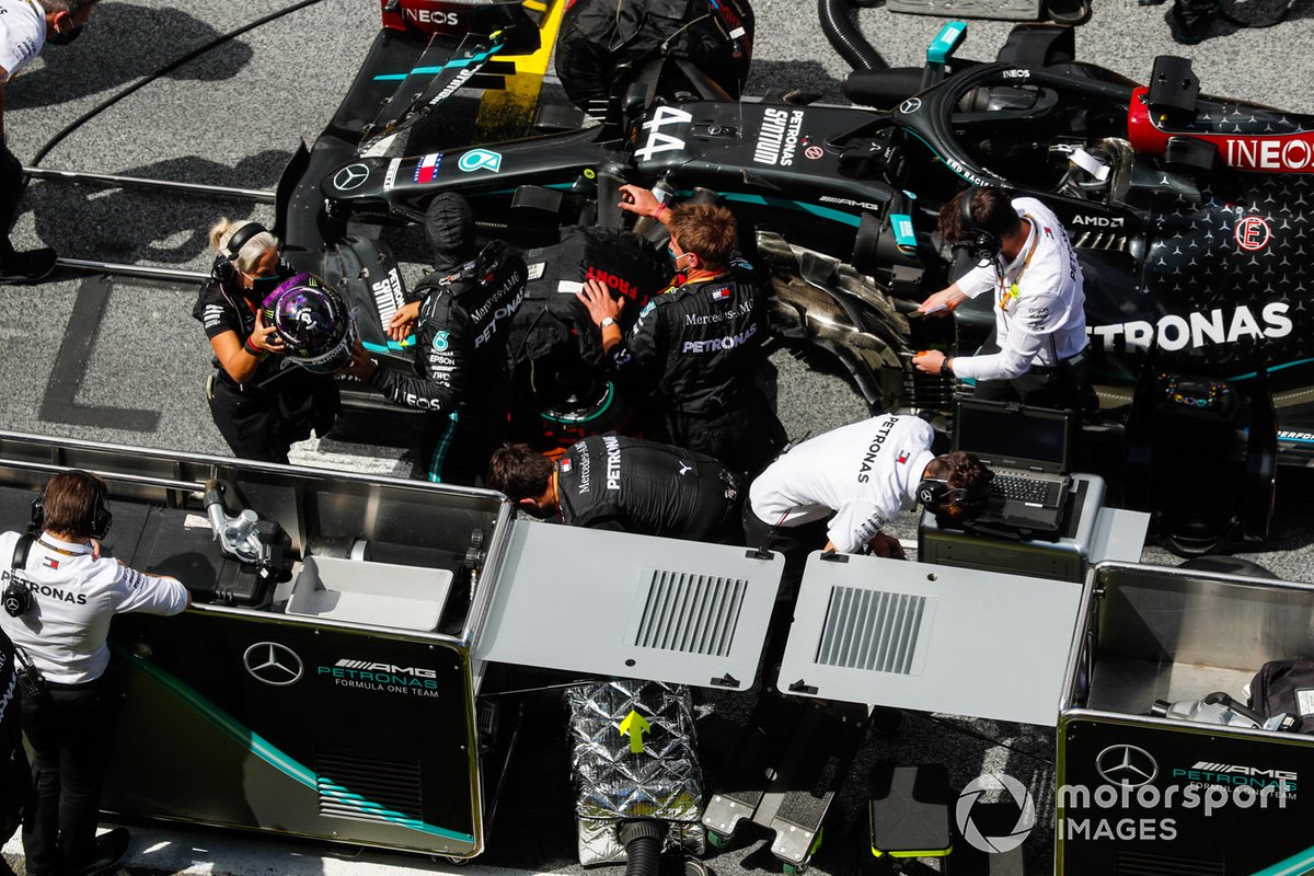 Lewis Hamilton, Mercedes-AMG Petronas F1, on the grid