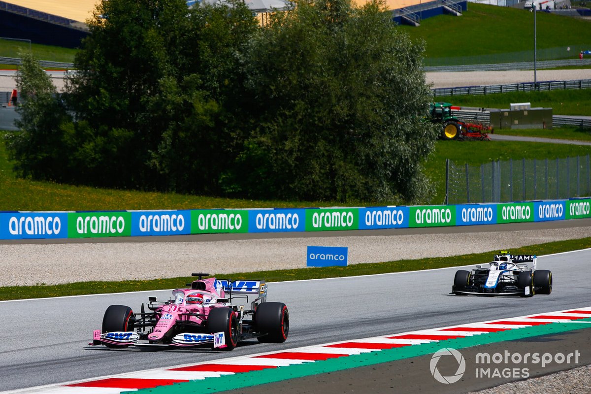 Sergio Perez, Racing Point RP20, precede Nicholas Latifi, Williams FW43