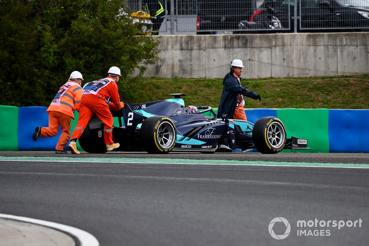 Marshal spingono l'auto di Dan Ticktum, Dams