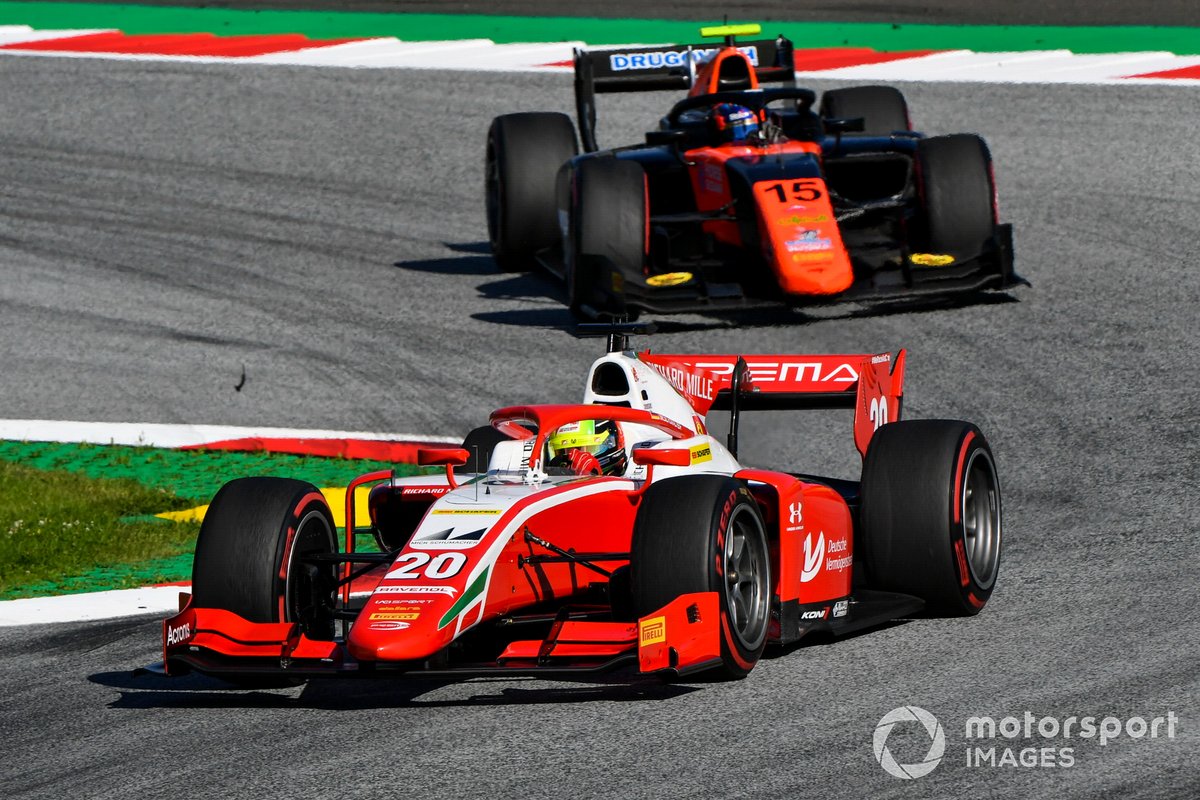 Mick Schumacher, Prema Racing, precede Felipe Drugovich, MP Motorsport