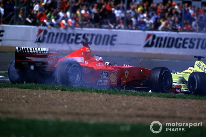 Una falla hidráulica lleva al trompo a Rubens Barrichello, Ferrari F1-2000, mientras era líder
