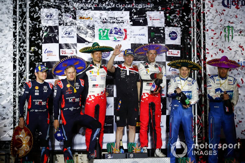 Podio: il vincitore Sébastien Ogier, Julien Ingrassia, Toyota Gazoo Racing WRT Toyota Yaris WRC, secondo posto Ott Tänak, Martin Järveoja, Hyundai Motorsport Hyundai i20 Coupe WRC, terzo posto Teemu Suninen, Jarmo Lehtinen, M-Sport Ford WRT Ford Fiesta WRC