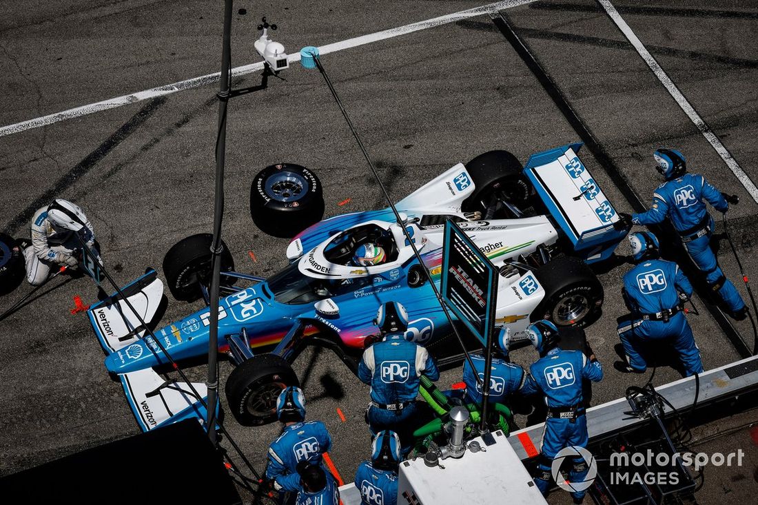 Josef Newgarden, Team Penske Chevrolet, parada en boxes