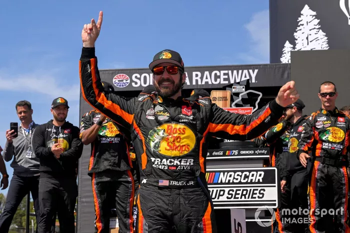 27. Martin Truex Jr. (aktiv): 33 Siege