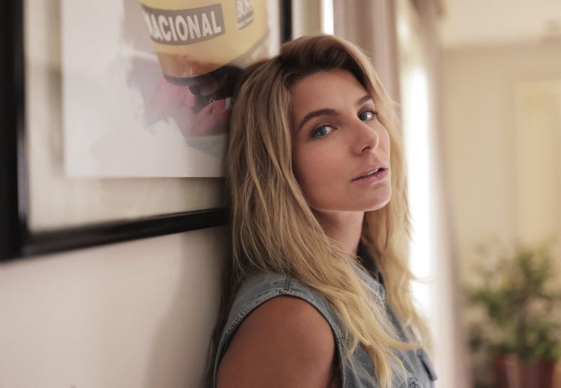 Julia Foti como Adriane Galisteu