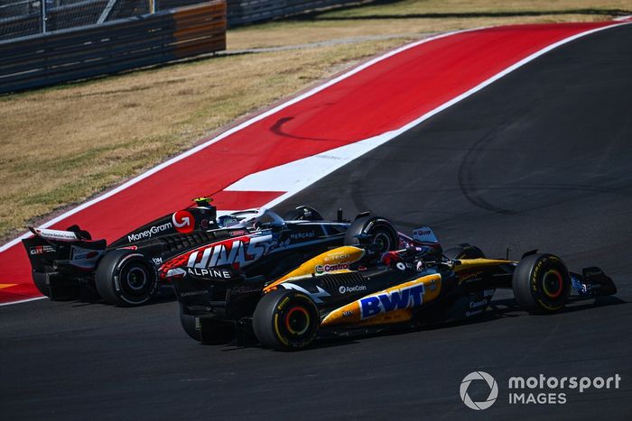 Nico Hulkenberg, Haas VF-24, lucha con Esteban Ocon, Alpine A524