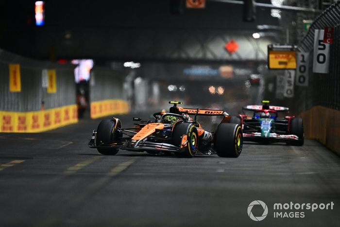 Lando Norris, McLaren MCL38, Yuki Tsunoda, RB F1 Team VCARB 01