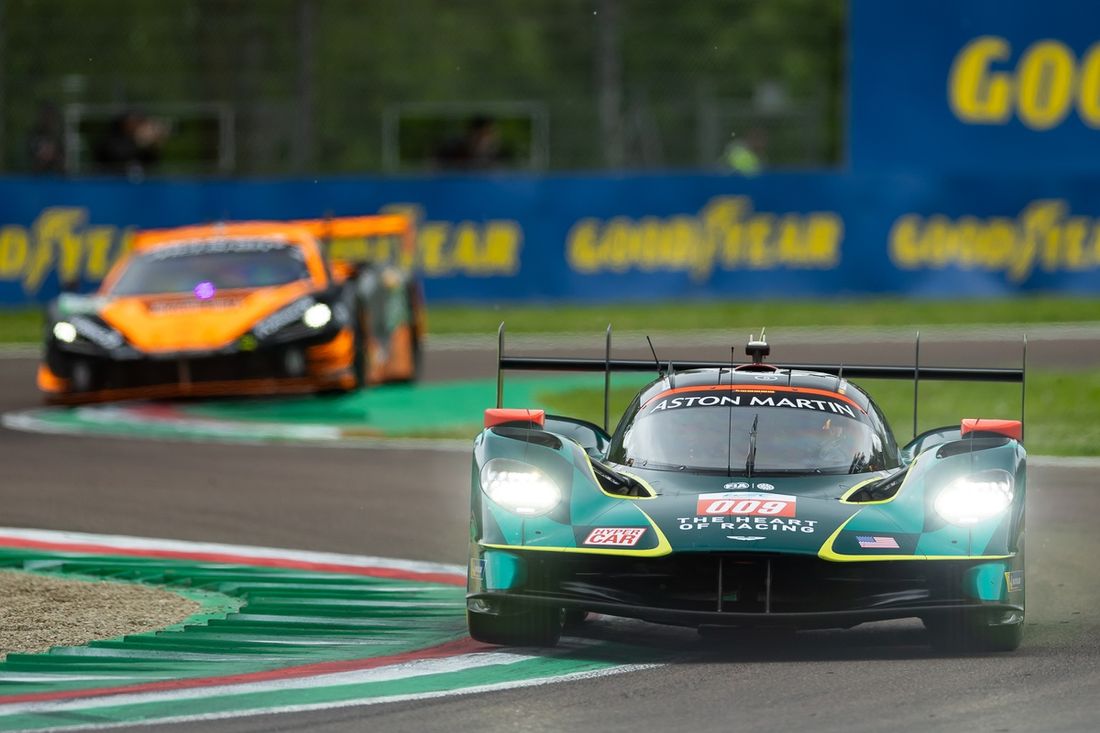 #009 Aston Martin Thor Team Aston Martin Valkyrie: Alex Riberas, Marco Sorensen
