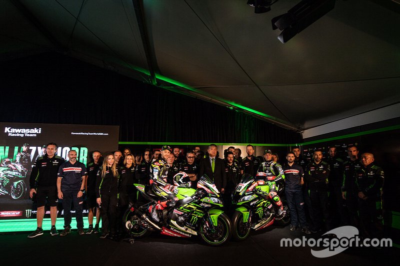 Jonathan Rea, Kawasaki Racing Team, Leon Haslam, Kawasaki Racing Team with the team members