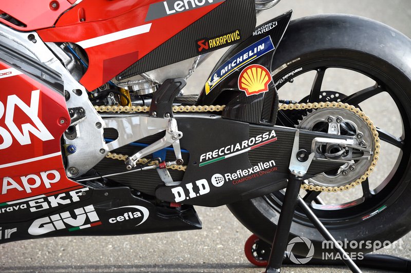 Detalle del basculante de la Ducati
