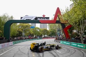 Démonstration avec Guanyu Zhou, Renault F1 Team