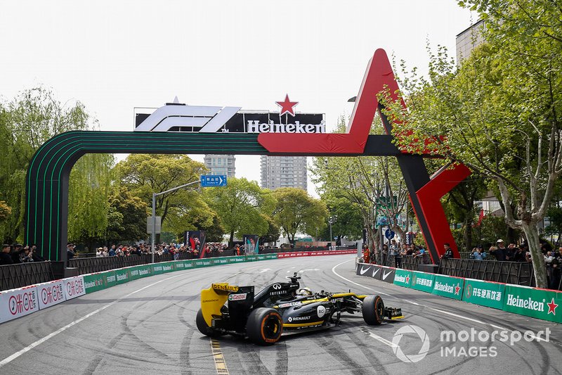 Demonstration with Guanyu Zhou, Renault F1 Team