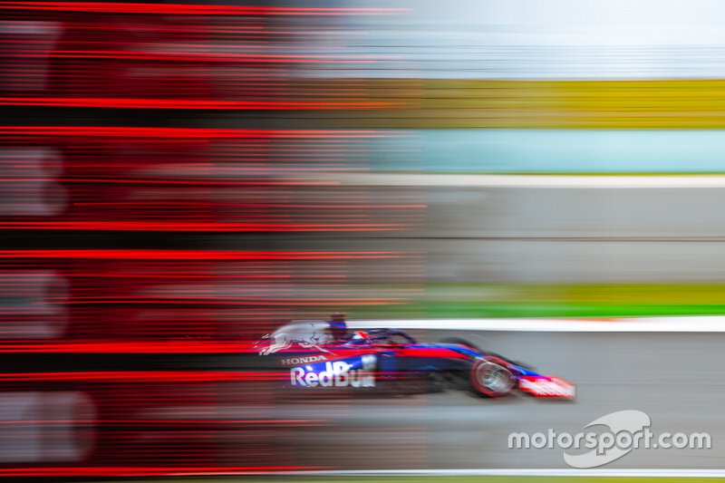 Toro Rosso Даниила Квята на дальней прямой