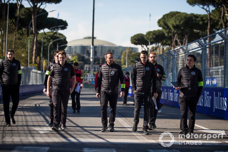 Sébastien Buemi, Nissan e.Dams, on a track walk