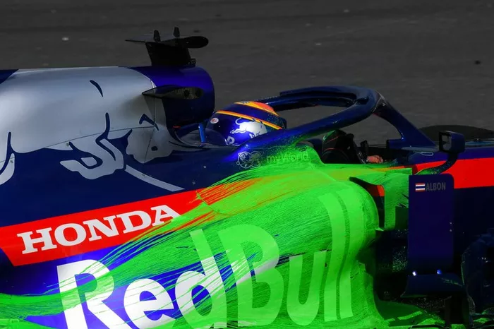 Alexander Albon, Scuderia Toro Rosso STR14, con parafina