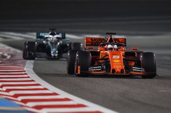 Sebastian Vettel, Ferrari SF90, Lewis Hamilton, Mercedes AMG F1 W10