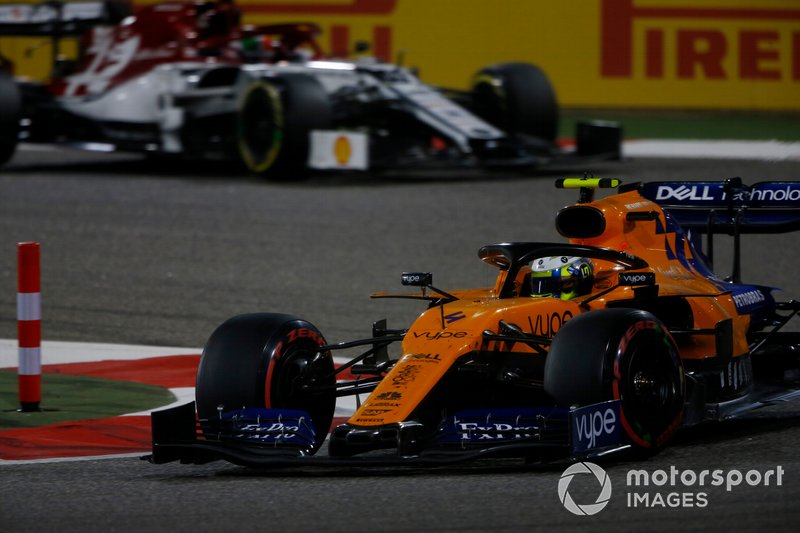 Lando Norris, McLaren MCL34, leads Antonio Giovinazzi, Alfa Romeo Racing C38