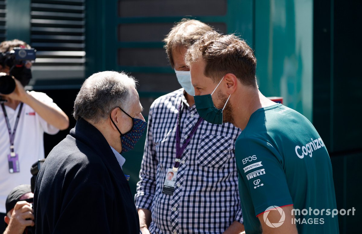El presidente de la FIA Jean Todt y Sebastian Vettel, Aston Martin