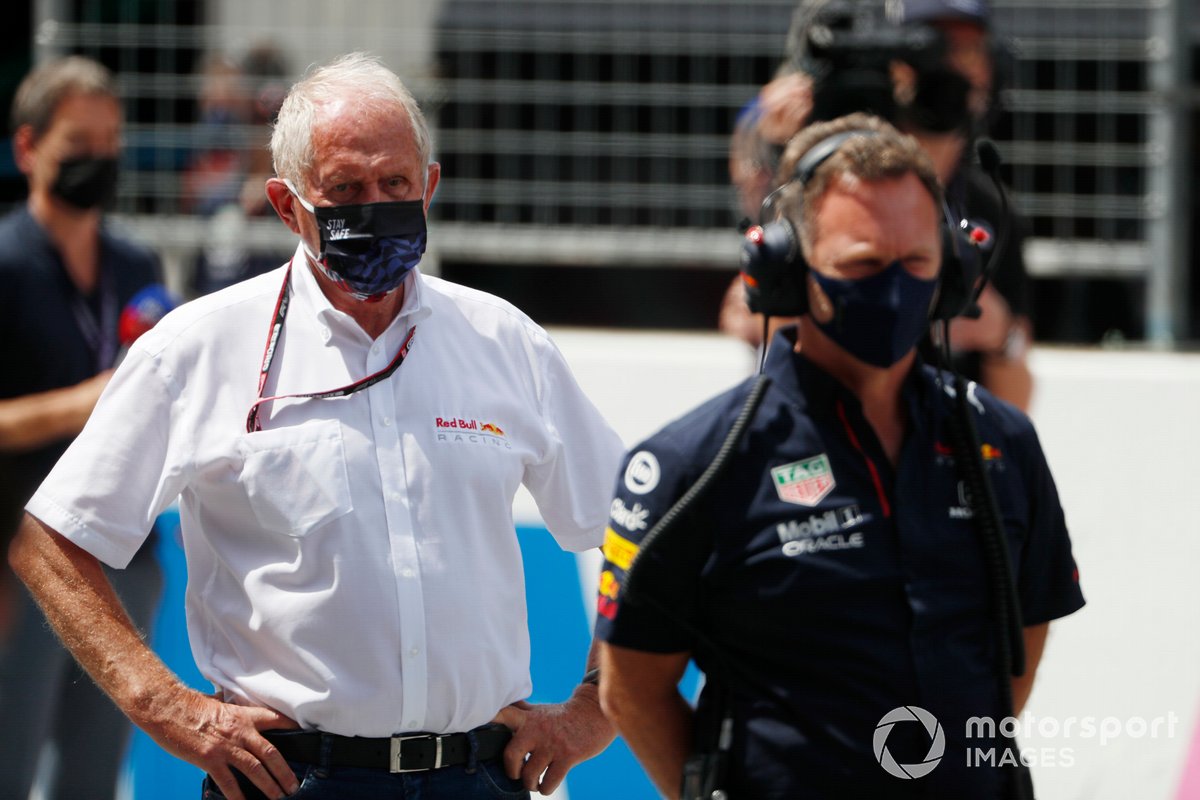 Helmut Marko, asesor de Red Bull Racing, y Christian Horner, director del equipo de Red Bull Racing, en la parrilla