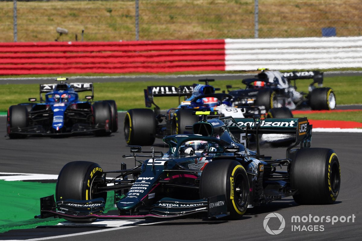 Sebastian Vettel, Aston Martin AMR21, George Russell, Williams FW43B, Esteban Ocon, Alpine A521
