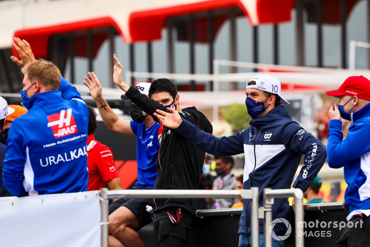 Mick Schumacher, Haas F1, Fernando Alonso, Alpine F1, Esteban Ocon, Alpine F1, Pierre Gasly, AlphaTauri, en el desfile de pilotos