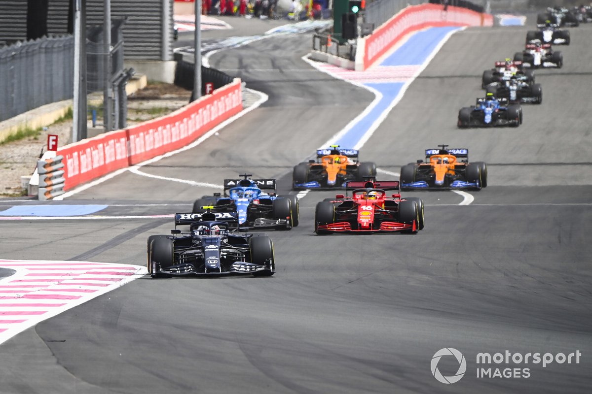 Pierre Gasly, AlphaTauri AT02, Charles Leclerc, Ferrari SF21, Fernando Alonso, Alpine A521, Lando Norris, McLaren MCL35M, e Daniel Ricciardo, McLaren MCL35M