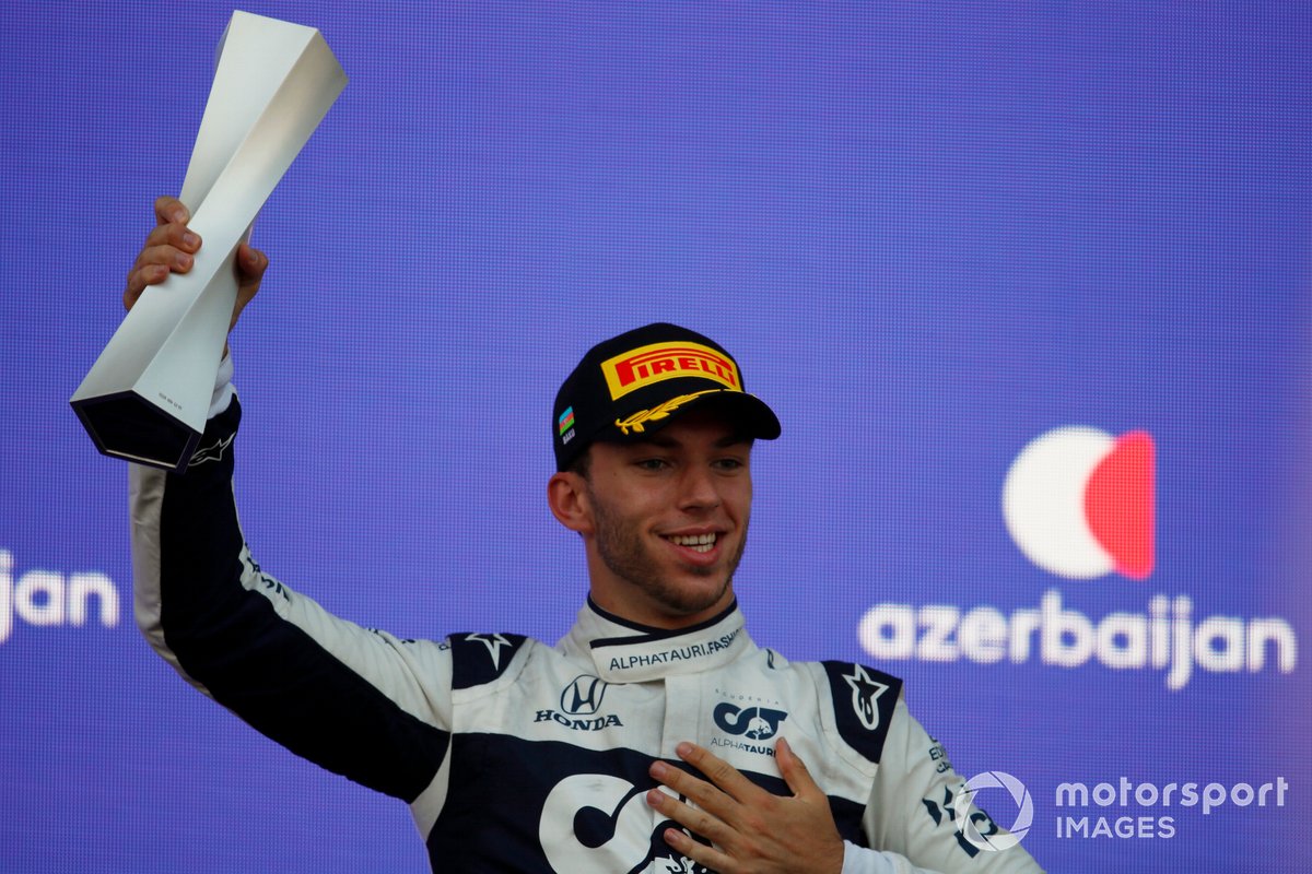 Pierre Gasly, AlphaTauri, 3°posto, festeggia sul podio