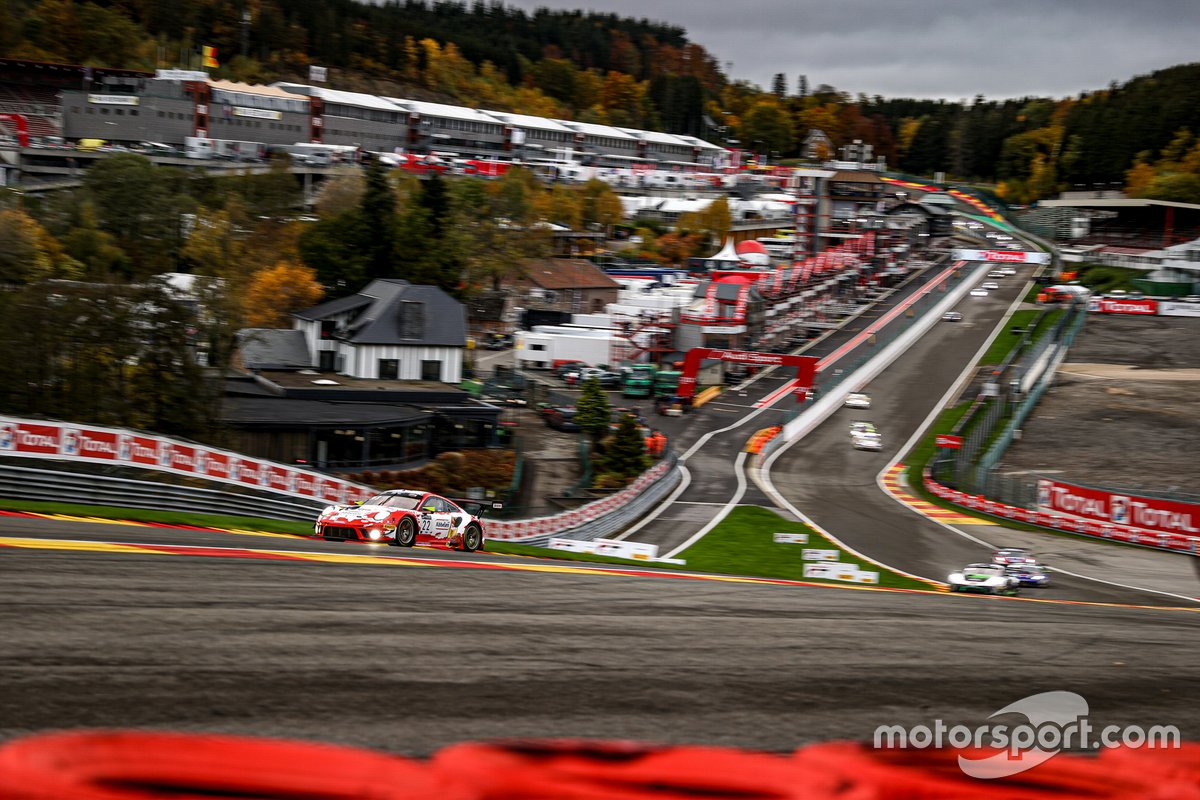 #22 Frikadelli Racing Team Porsche 911 GT3-R: Jörg Bergmeister, Frederic Makowiecki, Dennis Olsen