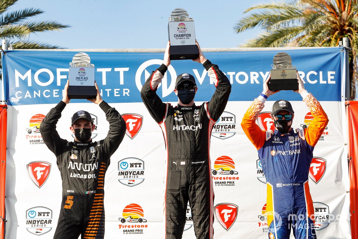 Podio: Ganador de la carrera Josef Newgarden, Team Penske Chevrolet, segundo lugar Patricio O'Ward, Arrow McLaren SP Chevrolet, y tercer lugar Scott Dixon, Chip Ganassi Racing Honda