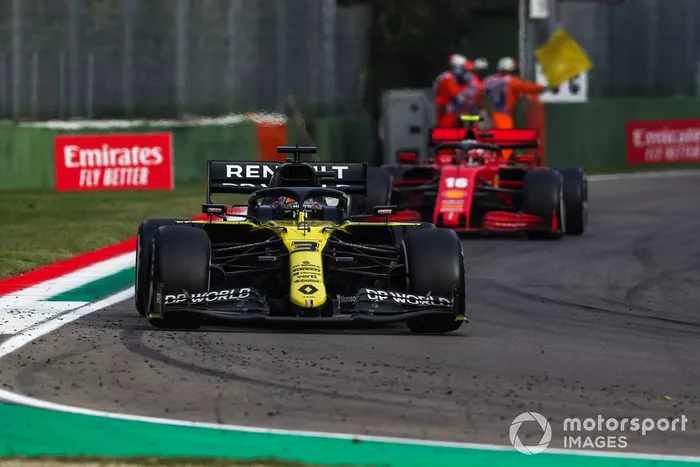 Daniel Ricciardo, Renault F1 Team R.S.20, Charles Leclerc, Ferrari SF1000, y Alex Albon, Red Bull Racing RB16