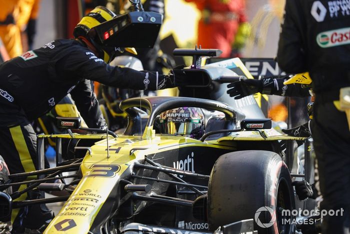 Daniel Ricciardo, Renault F1 Team R.S.20, pit stop