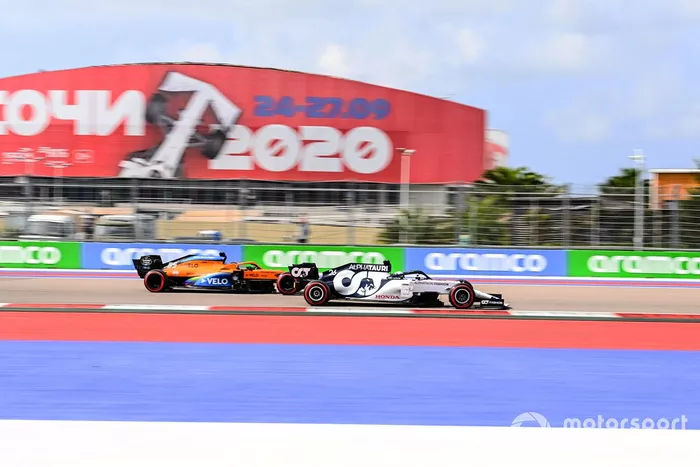 Daniil Kvyat, AlphaTauri AT01, Carlos Sainz Jr., McLaren MCL35