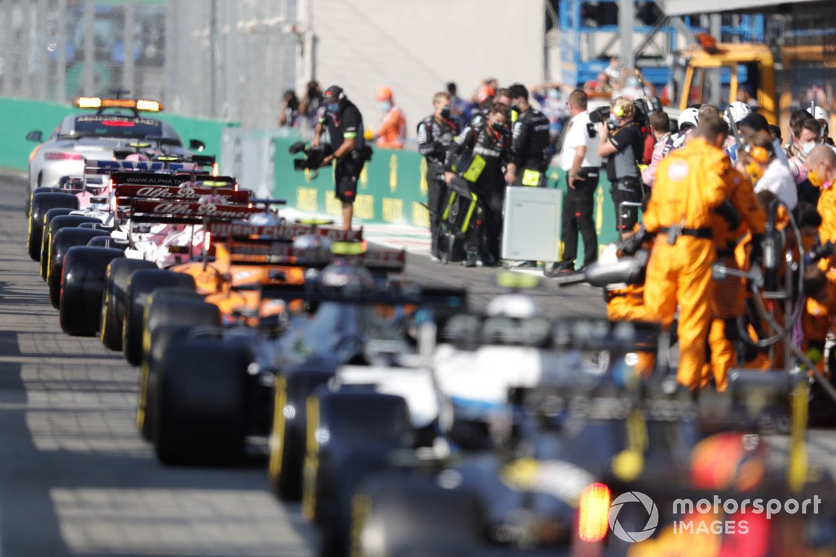 Los monoplazas en pit lane