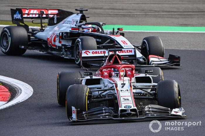 Kimi Raikkonen, Alfa Romeo Racing C39, Romain Grosjean, Haas VF-20