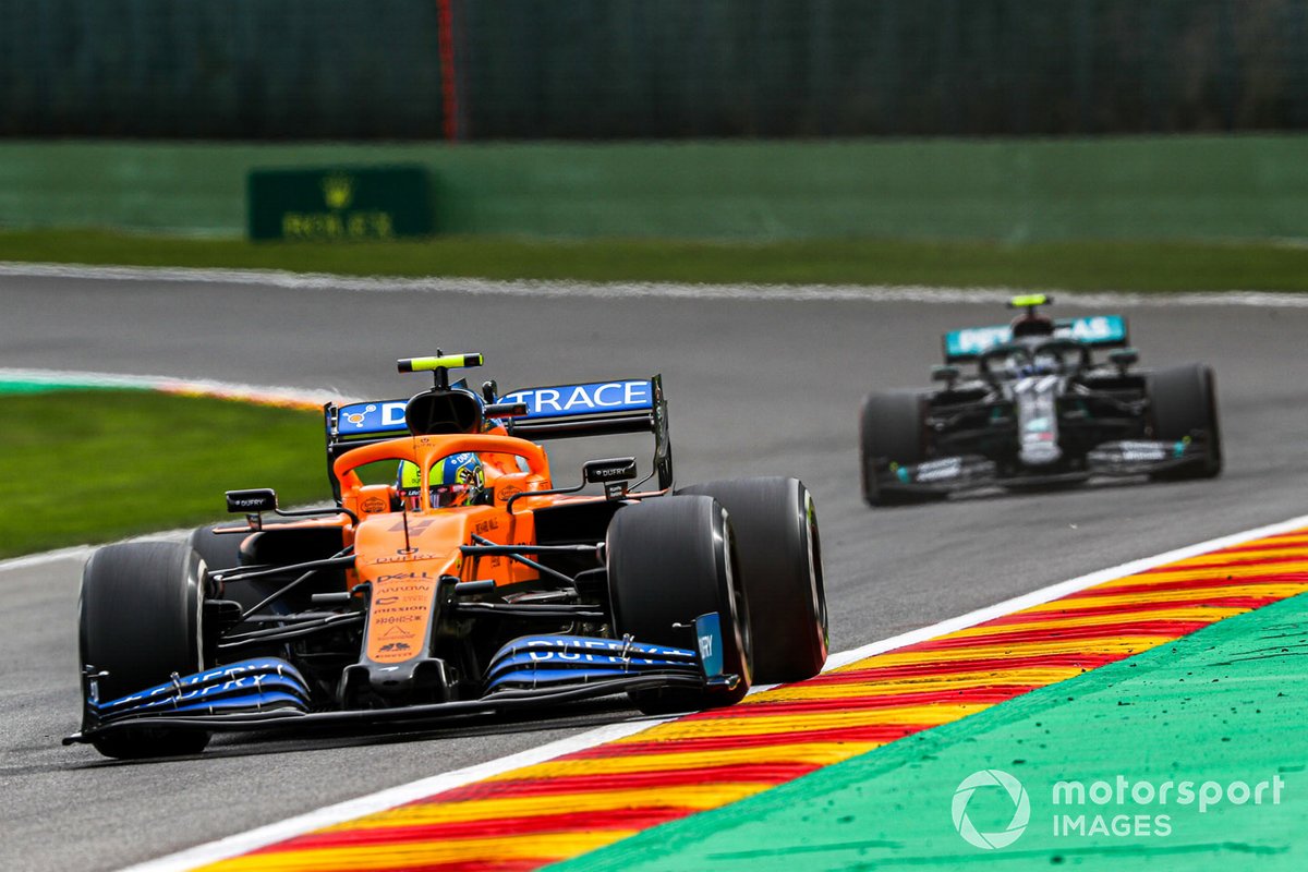 Lando Norris, McLaren MCL35, Valtteri Bottas, Mercedes F1 W11