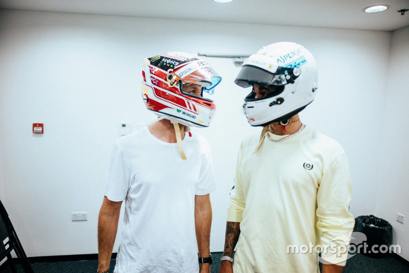 Lewis Hamilton, Sebastian Vettel kask takası