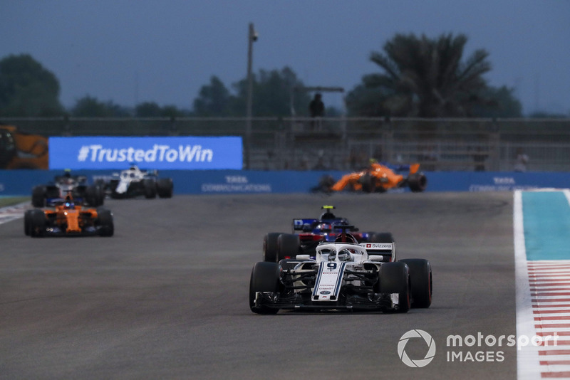 Marcus Ericsson, Sauber C37 and Pierre Gasly, Scuderia Toro Rosso STR13