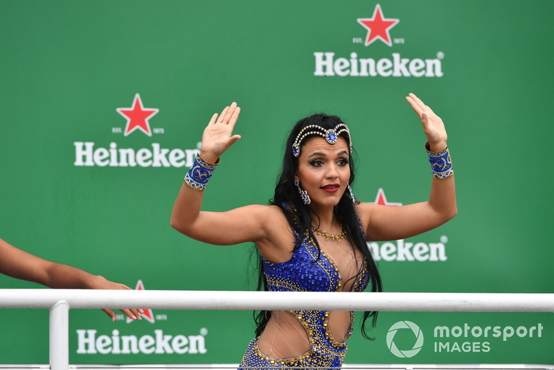 Ballerine di Samba sul podio
