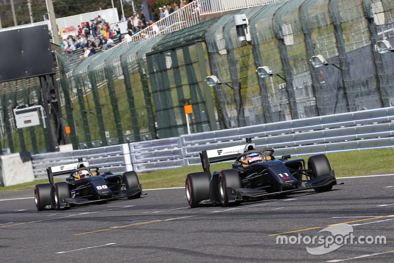 『SF19』のデモランを行う中嶋一貴(VANTELIN TEAM TOM’S)と佐藤琢磨