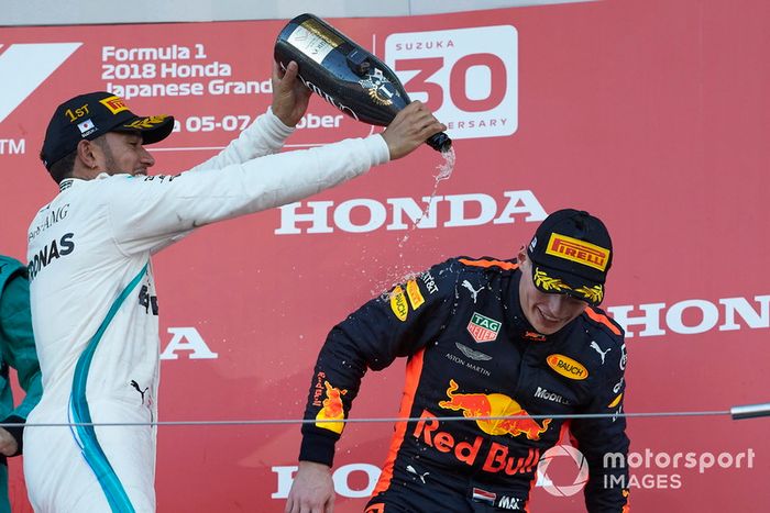 Podio: ganador de la carrera Lewis Hamilton, Mercedes AMG F1 y el tercer lugar Max Verstappen, Red Bull Racing
