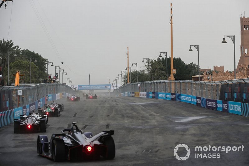 Sam Bird, Envision Virgin Racing, Audi e-tron FE05 chases the pack