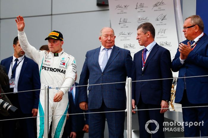 El segundo, Valtteri Bottas, Mercedes AMG F1, en el podio