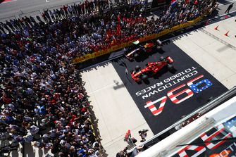 Kimi Raikkonen, Ferrari SF71H en Max Verstappen, Red Bull Racing RB14