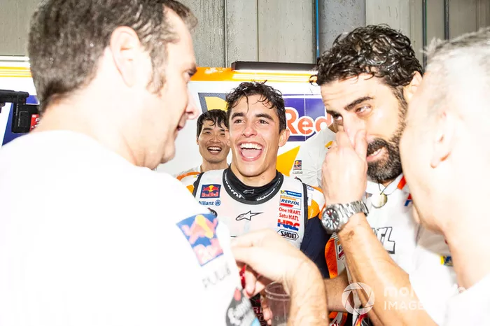 Marc Marquez, Repsol Honda Team celebra con su equipo