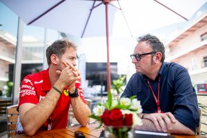 Sebastian Vettel, Ferrari e Roberto Chinchero, Motorsport.com