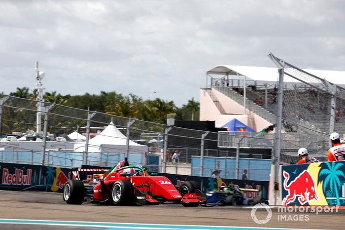 Sarah Moore, Scuderia W.