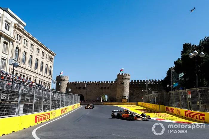 Lando Norris, McLaren MCL36, Daniel Ricciardo
