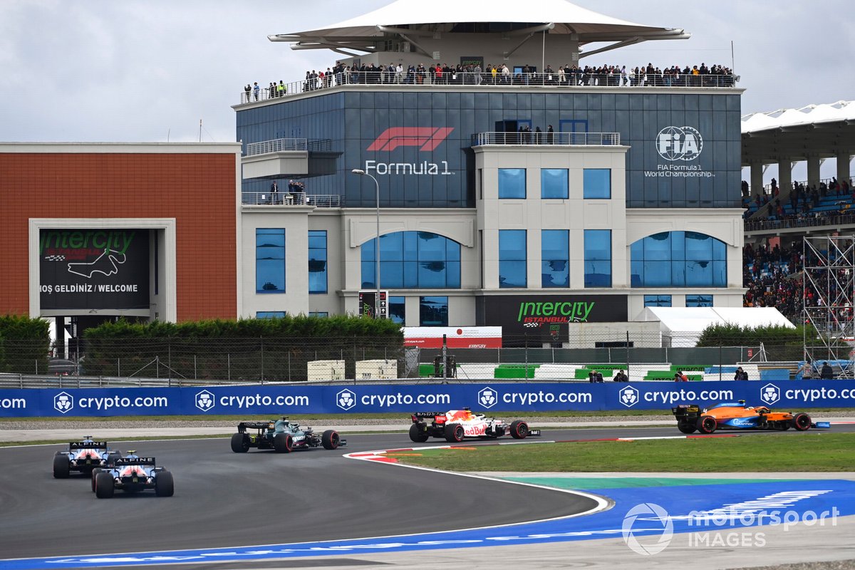 Lando Norris, McLaren MCL35M, Max Verstappen, Red Bull Racing RB16B, Lance Stroll, Aston Martin AMR21, Fernando Alonso, Alpine A521, e Esteban Ocon, Alpine A521
